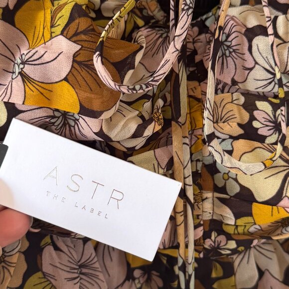 Astr the Label Toni Blouse - Picture 5 of 11